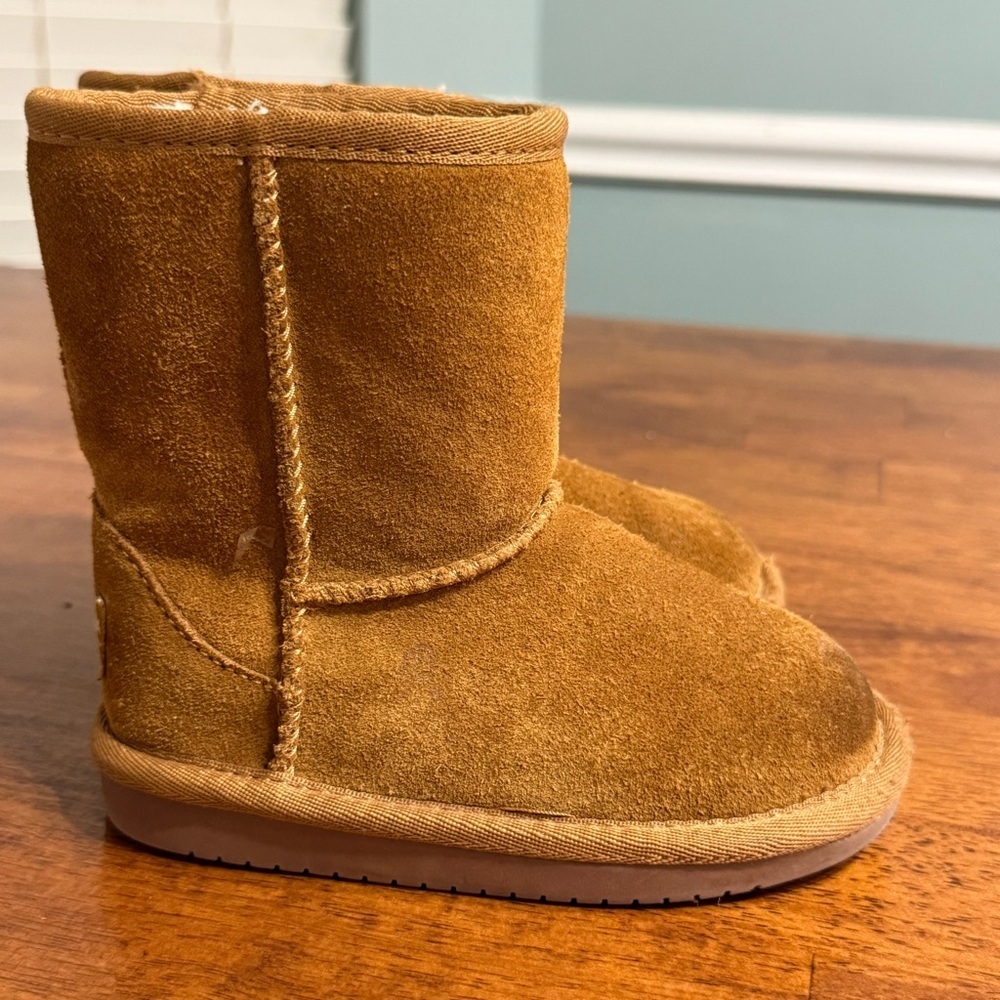 Koolaburra by Ugg brown tan fuzzy Kids Boots size 8